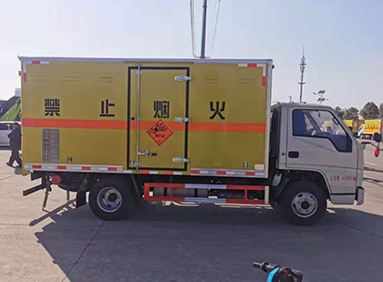 路桥爆破器材运输车